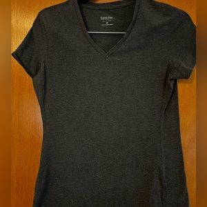 Calvin Klein womens v-neck t-shirt, size medium